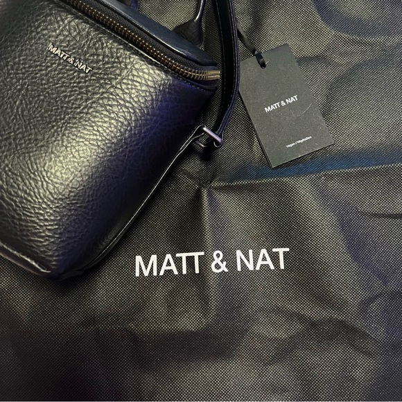 Cross Body Bag - Picture 4 of 11